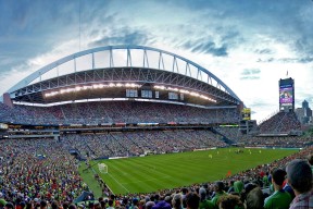 乐鱼app-勇士两配角再蜕变！穆迪攻守兼备限制布克，波斯特攻守一体稳空间