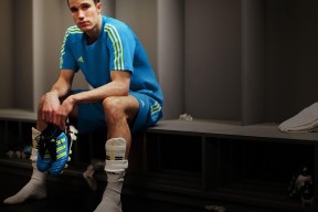 乐鱼体育在线-冠军大战：英超领头羊迎来强敌挑战赛前要点解析，9798英超冠军