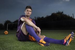 乐鱼入口-巴萨与布鲁日三次平局，防守问题亟待解决，巴萨中场布教授