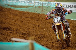 LEYU SPORTS中国官方网站-巅峰对决：联盟两个巨头的超级大战！，巅峰对决之战